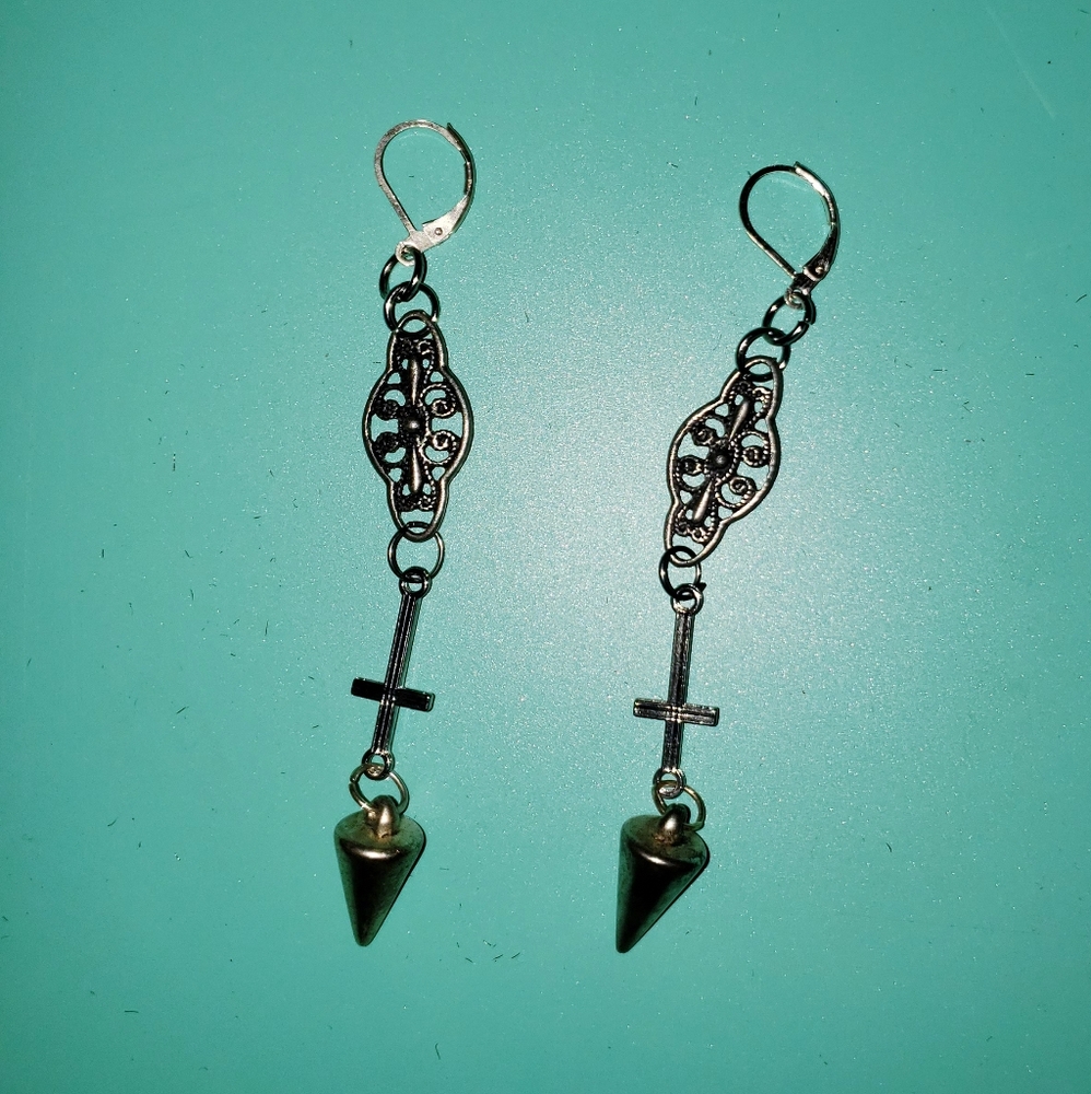 ❌️SOLD❌️Spiked upside down cross earrings